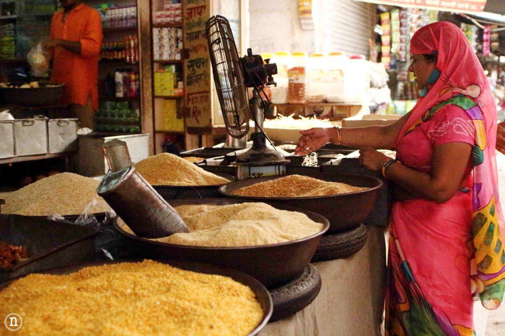 mujer en mercado jodhpur