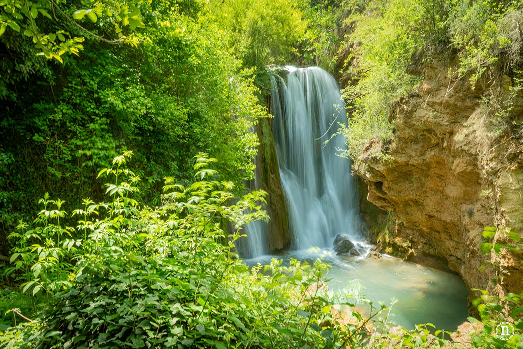Cañete, paisaje ilustrado y cascada del postigo