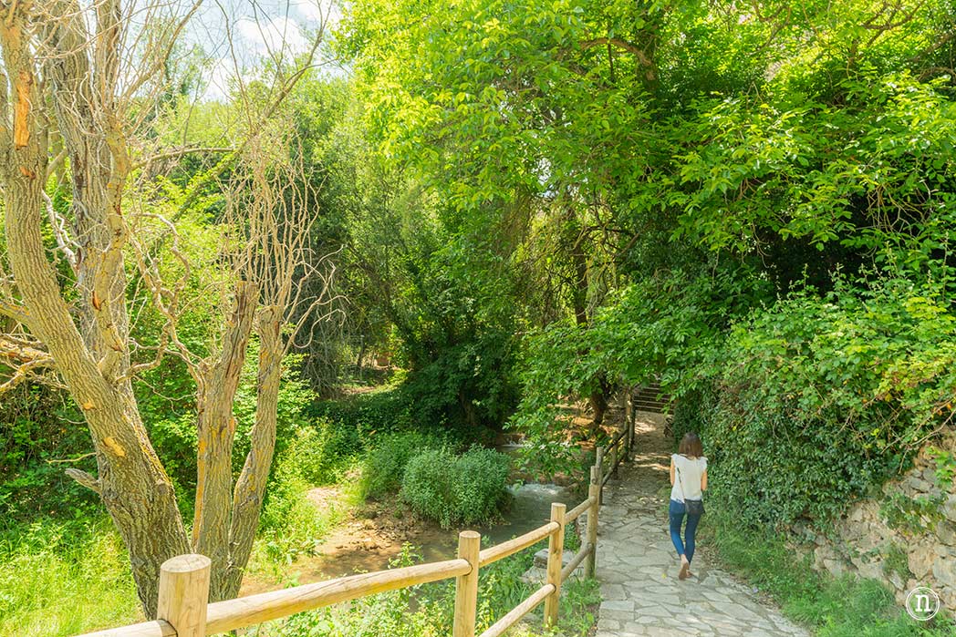 Cañete, paisaje ilustrado y cascada del postigo