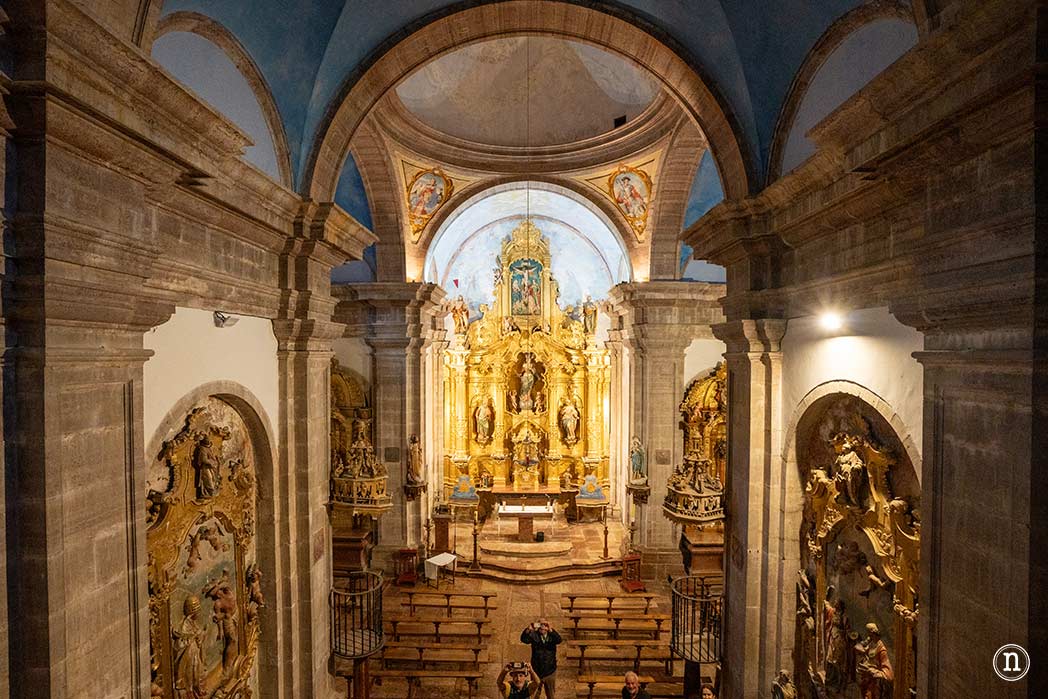 Lois, el espectacular pueblo y catedral de la montaña leonesa
