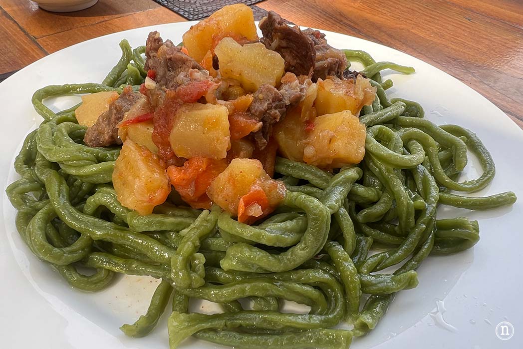 Shivit Oshi comer en Uzbekistán