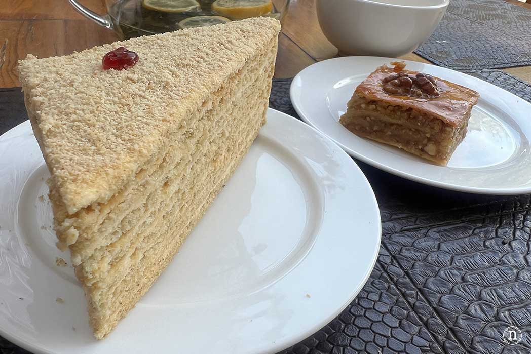 tarta de miel comer en Uzbekistán