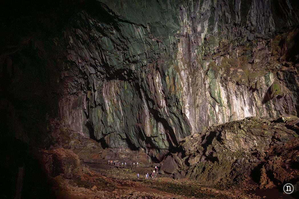 Deer & Lang Cave y éxodo de murciélagos en el P. N. de Mulu