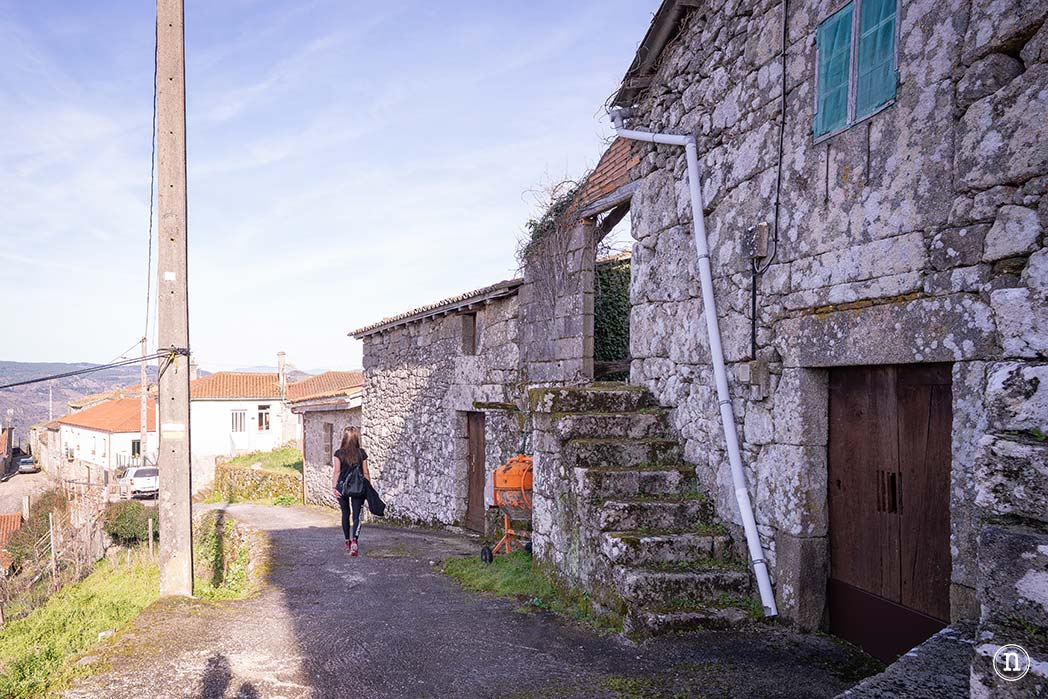 Pasarelas del río Mao y necrópolis de San Vítor en la Ribeira Sacra