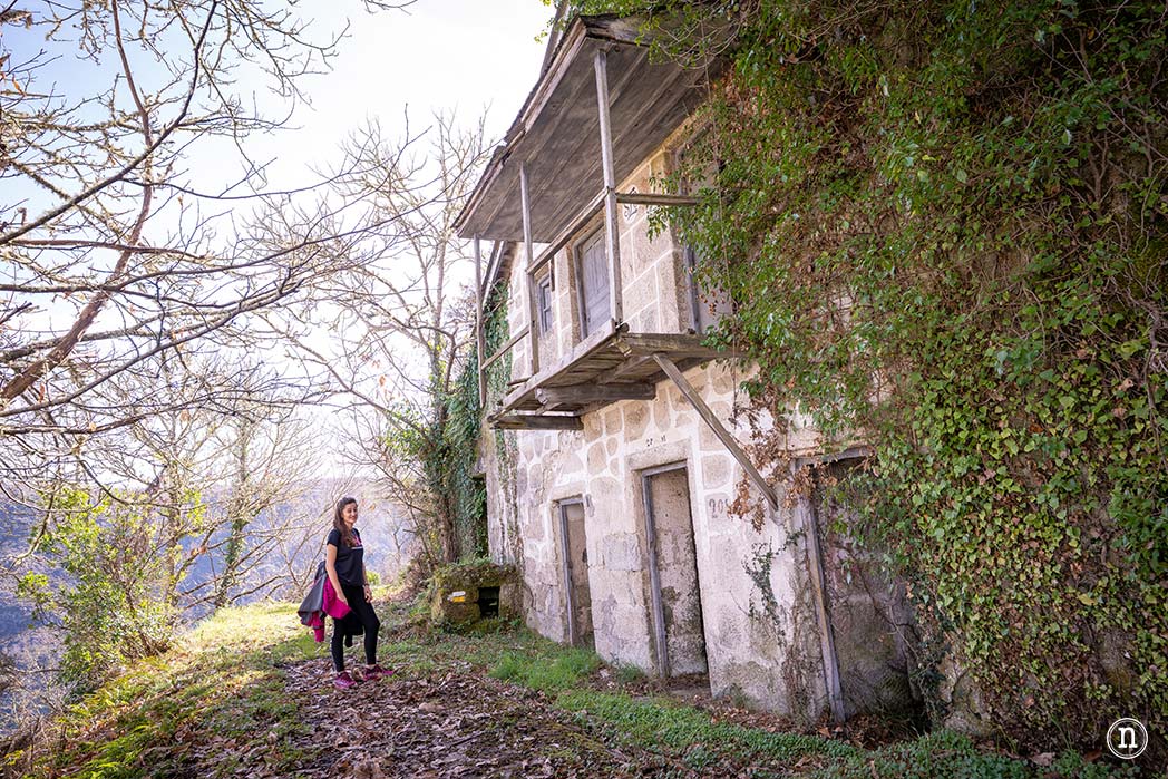 Pasarelas del río Mao y necrópolis de San Vítor en la Ribeira Sacra
