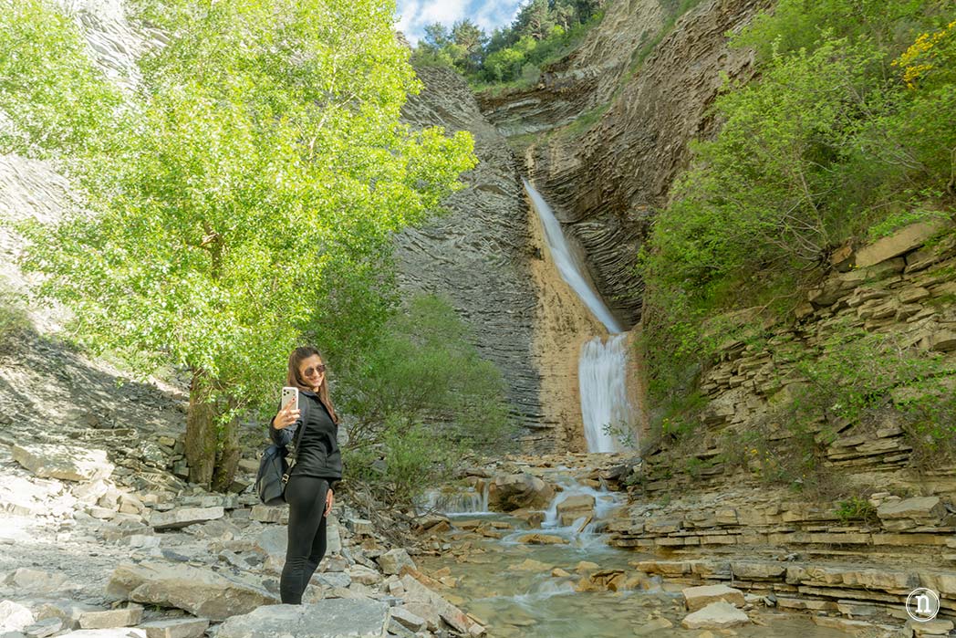 Cascada de Orós Bajo en el corazón del Valle de Tena, Huesca