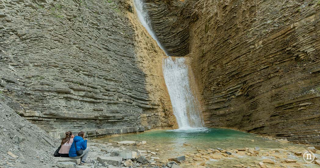 Cascada de Orós Bajo en el corazón del Valle de Tena, Huesca rutas de senderismo