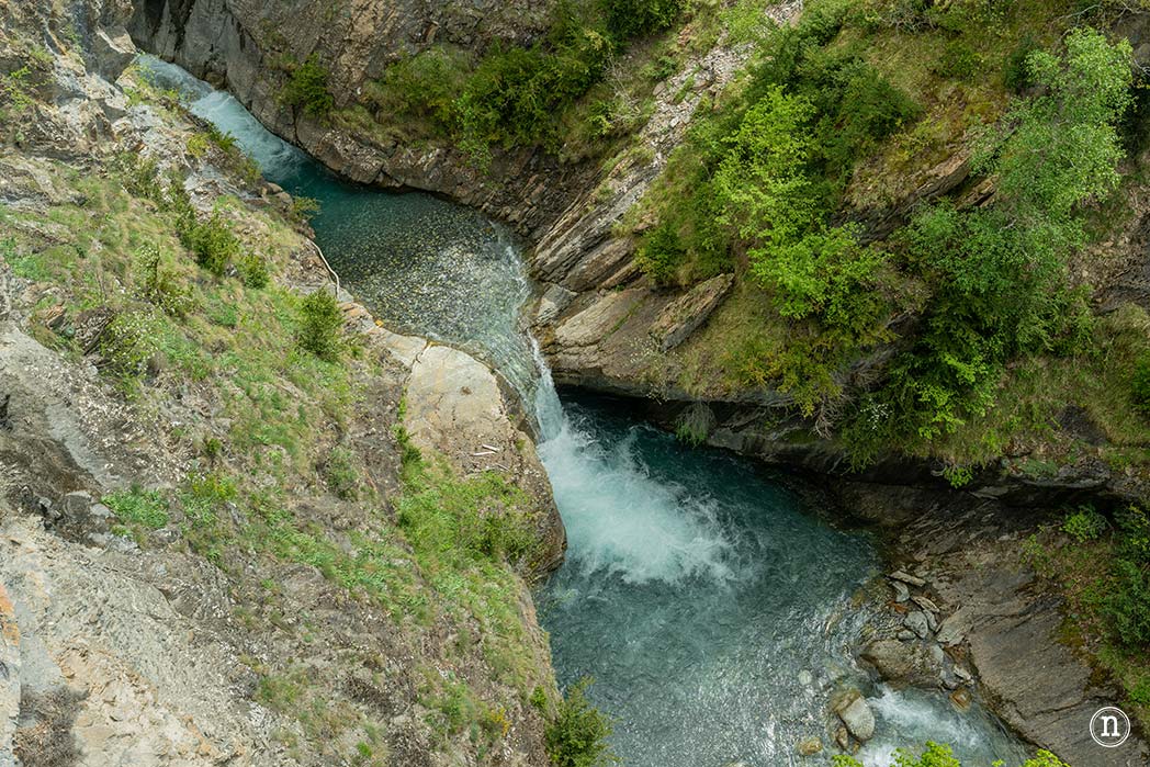 Pasarelas de Panticosa, Huesca caminando sobre el río Caldarés