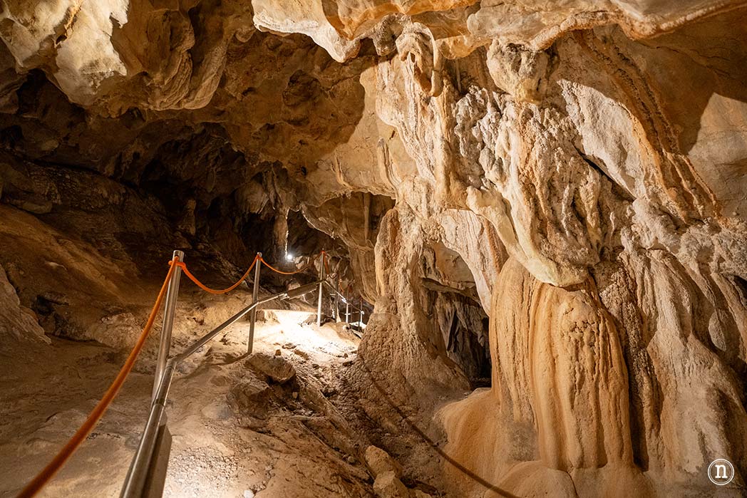 Cueva de las Güixas, Huesca hogar de brujas y murciélagos
