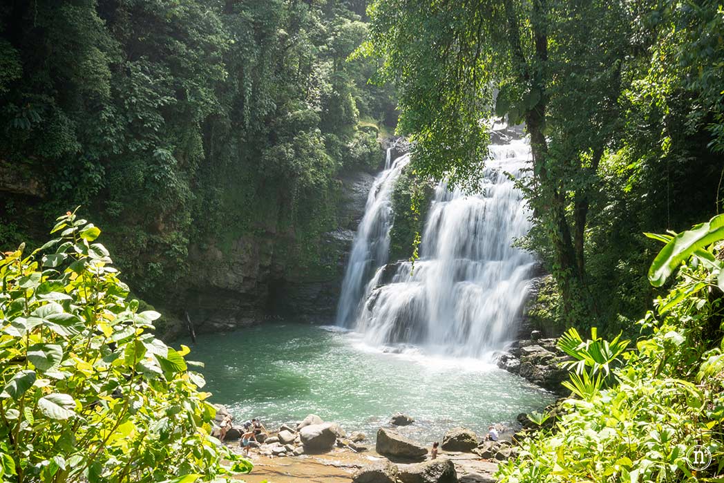 Cataratas Nauyaca el rugido del agua en plena selva, Costa Rica